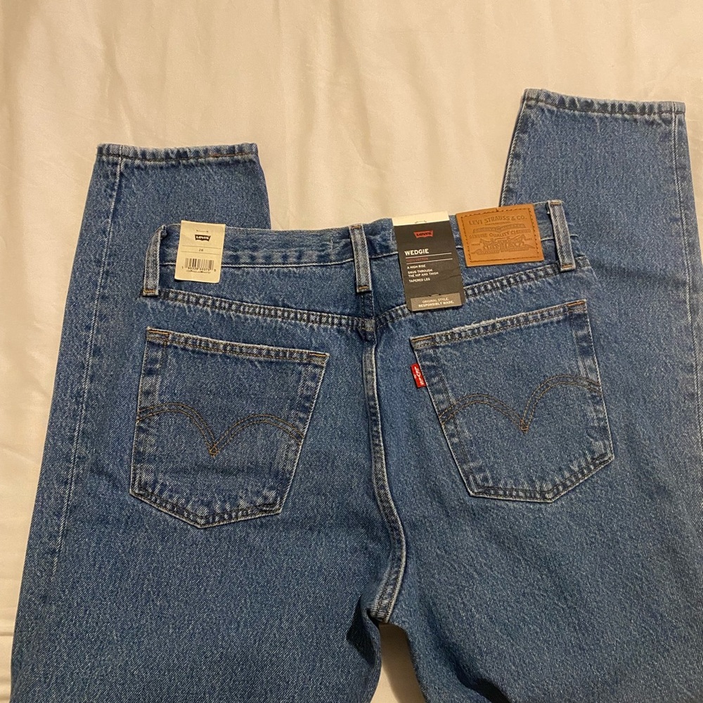 NWT! High Rise Levi Jeans - Picture 3 of 9
